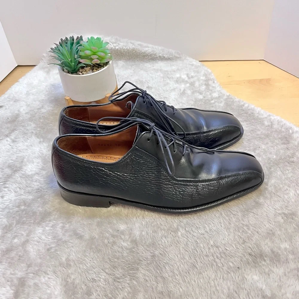 Magnanni Black Leather Oxfords - Picture 8 of 14